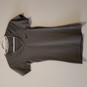 Nike Grey shirt / Chandail Nike gris